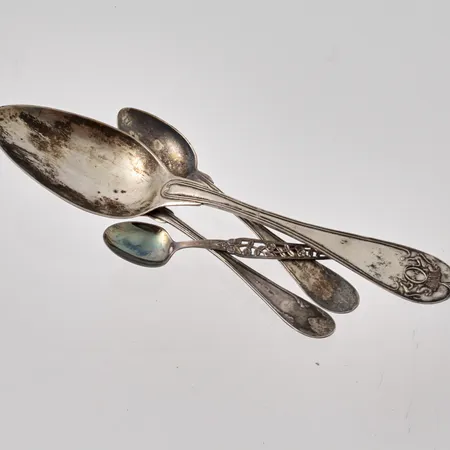 Diverse defekt silver, 830/1000, vikt 77,69g.