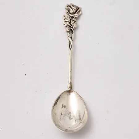 Sked i silver, 13cm, modell Rosen, tillverkad av J L Hultman A/B, år 1952, vikt 16,8g.