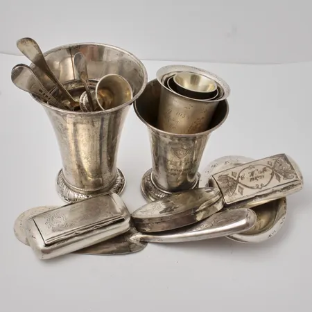 Diverse defekt silver, 830/1000, vikt 751,93g.