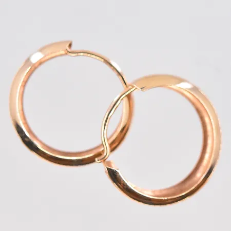 Ett par örhängen, Ø13 mm, bredd 5 mm, 18K. Vikt: 1,6 g