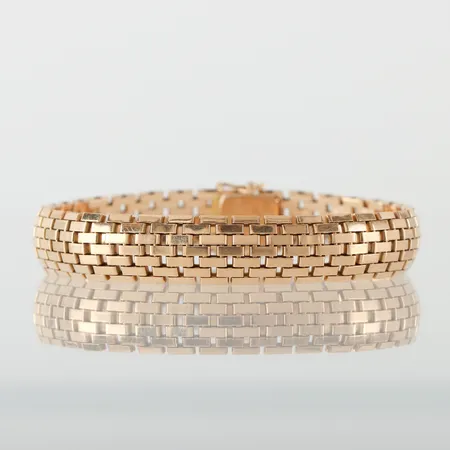 Armband, längd ca 19 cm, bredd 11.1 mm, gravyr på insidan låset, 18k. Vikt: 30,2 g