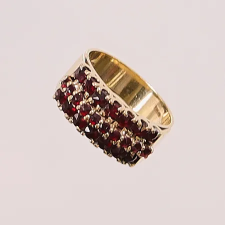 Ring, granater, Ø18, bredd:8mm, 21,6K 6g.
