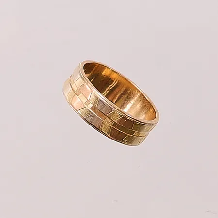 Ring, Ø18½, bredd:6mm, tricolore, dekor, 18K 6,7g.