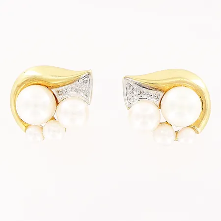 Ett par örhängen, diamanter 2 x ca 0,005ct, odlade saltvattenspärlor, 12x14mm, 18K Vikt: 4,4 g