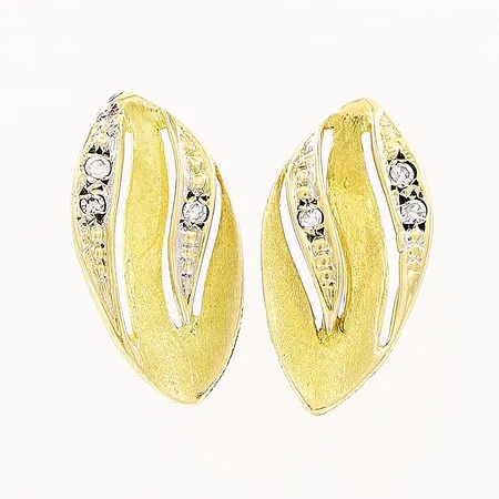 Ett par örhängen, diamanter 6 x ca 0,01ct, 8/8 slipade, 9x16mm, gummistoppar, 18K Vikt: 1,8 g