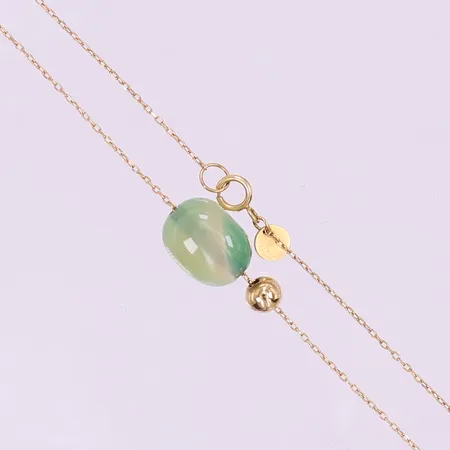 Collier med grön sten, ca 40,5cm, bredd 1mm, stenens mått 12,5x9,5mm. 18K bruttovikt 3,1g Vikt: 3,1 g
