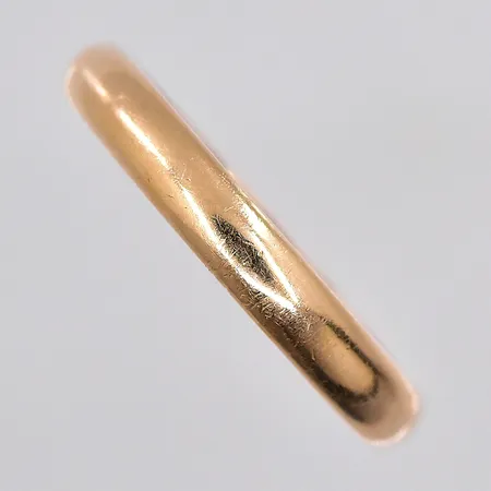 Ring, stl 18½, graverad, 18K Vikt: 3,6 g