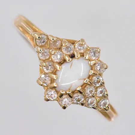 Ring med vita stenar, stl 18, 14K Vikt: 2,8 g