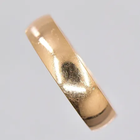 Ring, stl 19½, graverad, 18K Vikt: 7,3 g