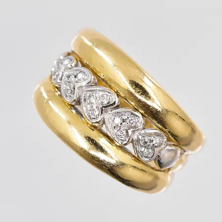 Ring med diamanter ca 15x0,005ct, stl 17½, vitguldsdetaljer, 18K Vikt: 8,1 g