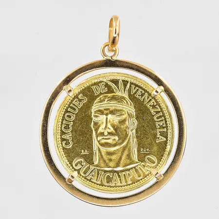 Hänge, infattat mynt, Caciques de Venezuela Guaicaipuro, Ø 32mm, mynt ca 21K, fattning 18K Vikt: 11,1 g