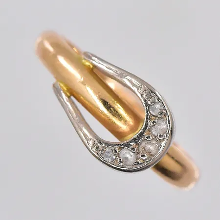 Ring, vita stenar, stl 16½, vitguldsdetaljer, 18K Vikt: 3,7 g