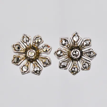 Ett par örhängen med markasiter, Ø 10mm, 835/1000 silver Vikt: 2,3 g