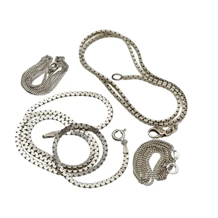 Halskedjor, 4 stycken, silver 925/1000, bl.a. Pansar, längd 39-45,5 cm, tillverkare bl.a. Guldfynd/GFAB, fint skick  Vikt: 18,7 g