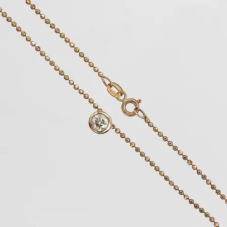 Collier med diamant ca 0,50ct, kvalitet ca Cr-TCa(J-K)/SI, sten lös i fattning, bör justeras, fasetterad kullänk längd ca 41cm, hänge i 14K guld, kedja i 18K roséguld   Vikt: 4,4 g
