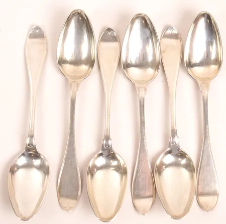 6 Skedar, längd 21,5cm, 1800-tal, graverade, silver Vikt: 314,8 g