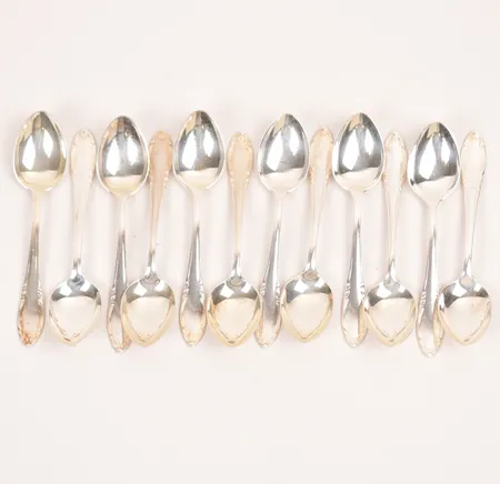 12 kaffeskedar, modell Haga, längd 12,5cm, graverade, olika år & tillverkare, silver, i etui  Vikt: 208,9 g