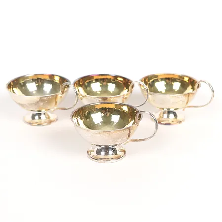 Fyra punschkoppar, hamrad dekor, förgylld insida, Ceson Guldvaruaktiebolag, Malmö år 1985, höjd: 5 cm, Ø 6,5 cm, silver. Vikt: 129,2 g