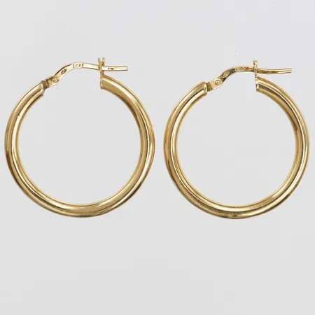 Ett par örhängen, creoler, GHA, Ø 25 mm, bredd: 2,5 mm, 18K guld. Vikt: 2,1 g