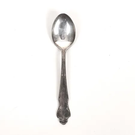 Kaffesked, modell Disa, K. G. Markströms Guldsmedsaktiebolag, år 1976, längd: 119 mm, anlupen, silver. Vikt: 15,8 g