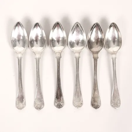 Sex teskedar, modell Gammal Fransk, år 1840,  längd: 140 mm, gravyr, smärre åldersbetingat slitage, silver. Vikt: 87,5 g