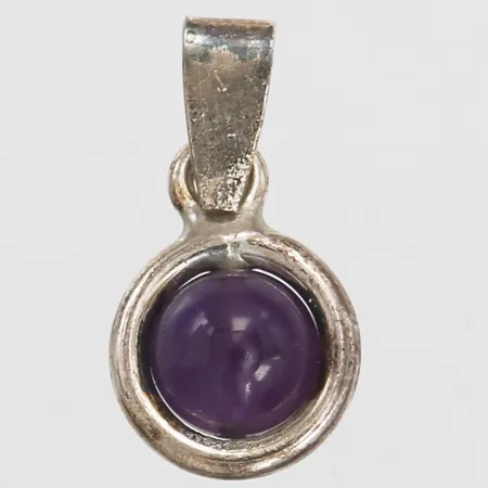 Hänge med ametist, höjd inkl ögla: 20 mm, bredd: 10 mm, 830/1000 silver. Vikt: 1,5 g