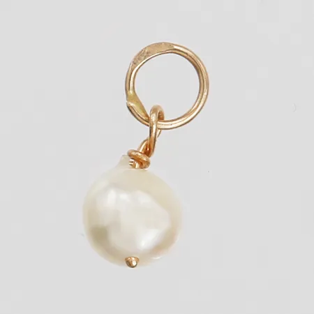 Hänge med odlad pärla, Ø 6 mm, 18K guld. Vikt: 0,4 g