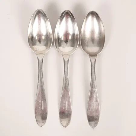 Tre matskedar, Adam Tillström, år 1815, längd: 214 mm, gravyr, silver. Vikt: 172,4 g