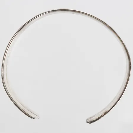 Stel armring, Ø 63 mm, bredd: 15 mm, 925/1000 silver. Vikt: 21,1 g