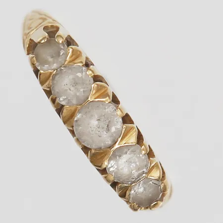 Ring med stenar, stl 18¾, bredd ca 2-5mm, 18K Vikt: 3,5 g