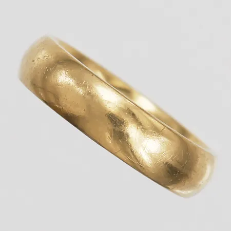 Ring, Engelbert, slät, stl: 17, gravyr, 18K guld Vikt: 7,6 g