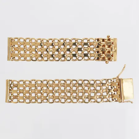 Klockarmband, X-länk, längd totalt 17cm, bredd 18mm, kistlås med dubbla låsåttor, passar för klockor med mått 18½mm mellan hornen, tillverkad av Mikkov Handelsfirma, Stockholm år 1961, 18K guld Vikt: 44,9 g