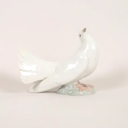 Figurin, Lladro, Duva, höjd 13,5cm, längd 18cm, porslin Skickas med paket.