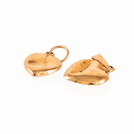 Diverse defekt guld i 18K. Vikt: 0,8g.