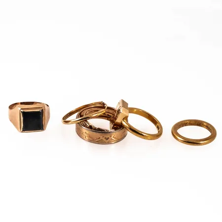 Diverse defekt/graverat guld. C:a 3,0g i 14K, 15,0g i 18K, 12,5g i 23K. Total bruttovikt: 32,0g.