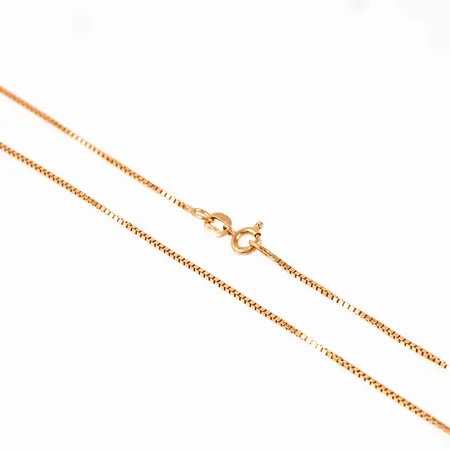 Kedja Venezia i 18K guld. Den är 0,95 mm bred, 42 cm lång och väger 3,5g. Stämplad Balestra & 750 (18K). Springring.
