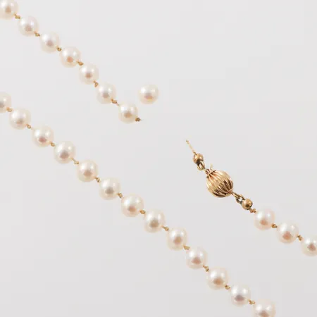 Pärlcollie defekt, längd ca 52 cm, pärlans diameter ca 6.5 mm, lås 18k. Vikt: 0 g