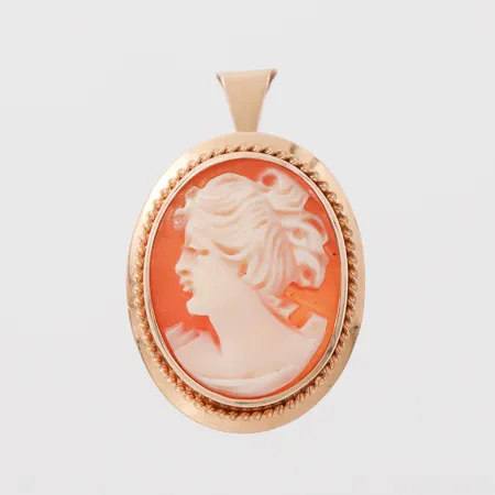 Hänge/brosch med camé, höjd med ögla 29 mm, 18k. Vikt: 3,6 g