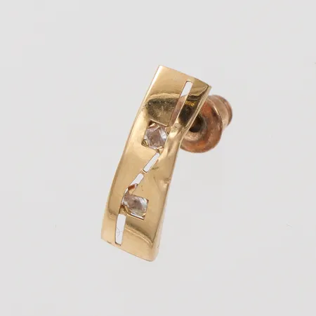 Örhänge udda, höjd ca 15.5 mm, 18k, låset gulmetall. Vikt: 0 g
