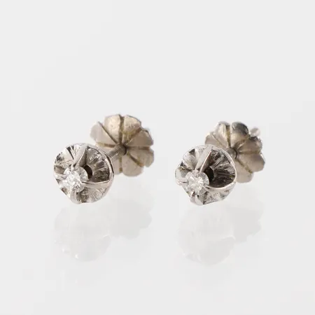 Örhängen paret, vitguld med diamanter, diameter ca 5.2 mm, 18k. Vikt: 1,2 g
