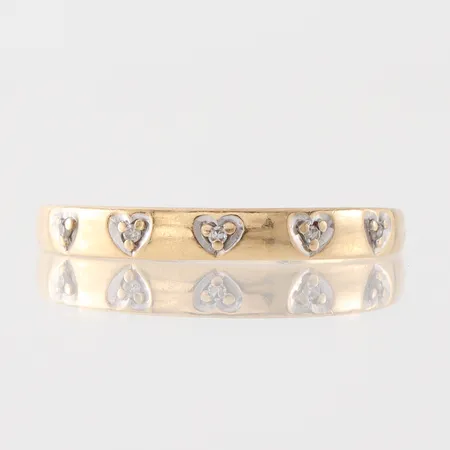 Ring med hjärtan, Guldfynd AB, storlek 17 ½ mm, bredd 1.3-2.8 mm, 18k. Vikt: 1,7 g