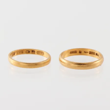 Ringar 2 st med gravyrer, 23k. Vikt: 8,3 g
