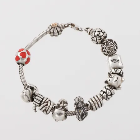 Armband Pandora med 14 st berlocker, längd ca 18 cm, bredd ca 2.9-12 mm, silver. Vikt: 56 g