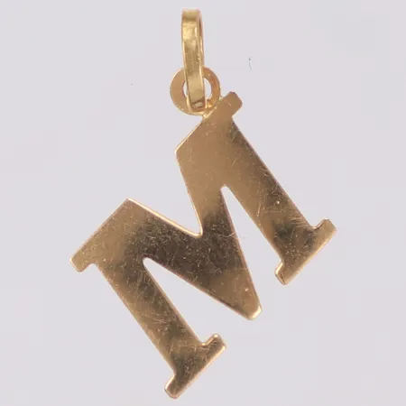 Hänge, bokstaven M, längd 21,4mm, bredd 12,5mm, 18K Vikt: 0,5 g
