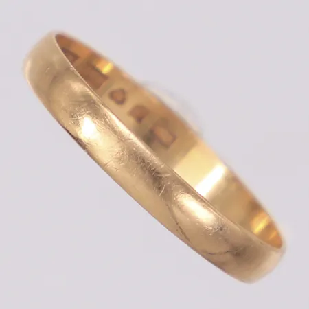 Ring, stl 18¼, bredd 2,9mm, skevheter 18K Vikt: 1,5 g