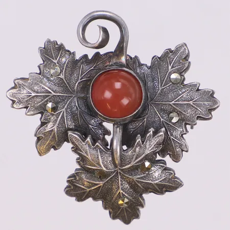 Brosch med markasiter och orange sten, 33x33mm, Victor Janson Lindesberg, år 1954, 830/1000 silver Vikt: 9,2 g