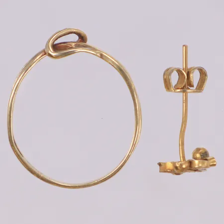 1 Ring, 1 Udda örhänge, skeva, 18K Vikt: 1,8 g