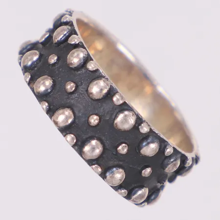 Ring, stl 20, bredd 8,5mm, 925/1000 silver Vikt: 5,6 g