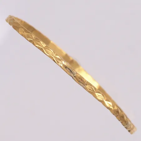 Armring, Ø70mm, ostämplad, skev, 21K Vikt: 11,2 g