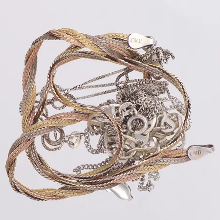 4 Kedjor, 1 Armband defekt/av, 830-925/1000 silver Vikt: 18,4 g